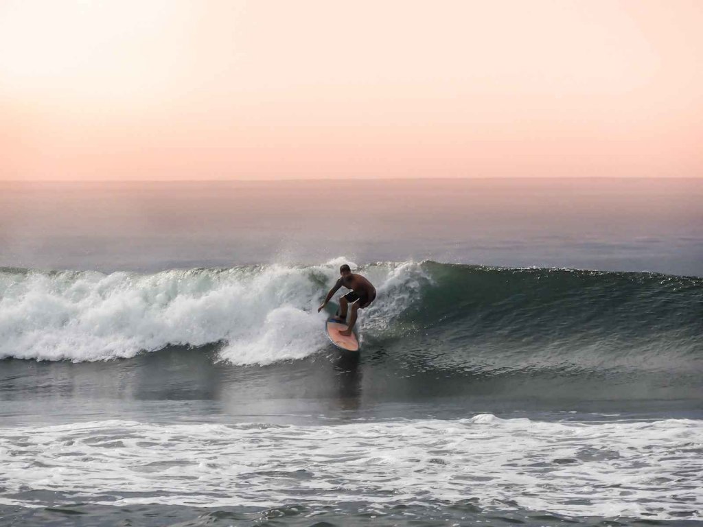El Paredon de plek om te golfsurfen in Guatemala