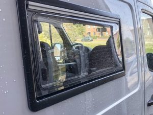 Inbouw camper raam