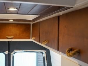Bovenkasten camper gemaakt van multiplex timmerpaneel