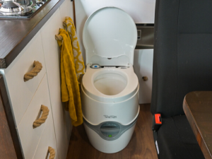 Camper Toilet in onze buscamper